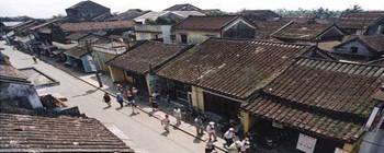 Tourists are enjoying Hoi An Town 1 day tours - TL302 